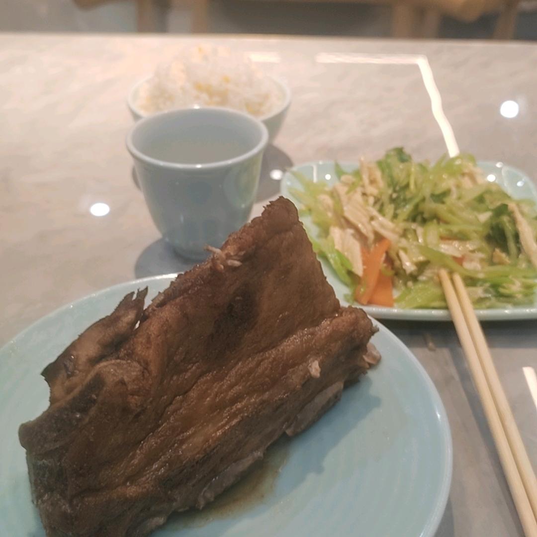 微笑面对无情的社会