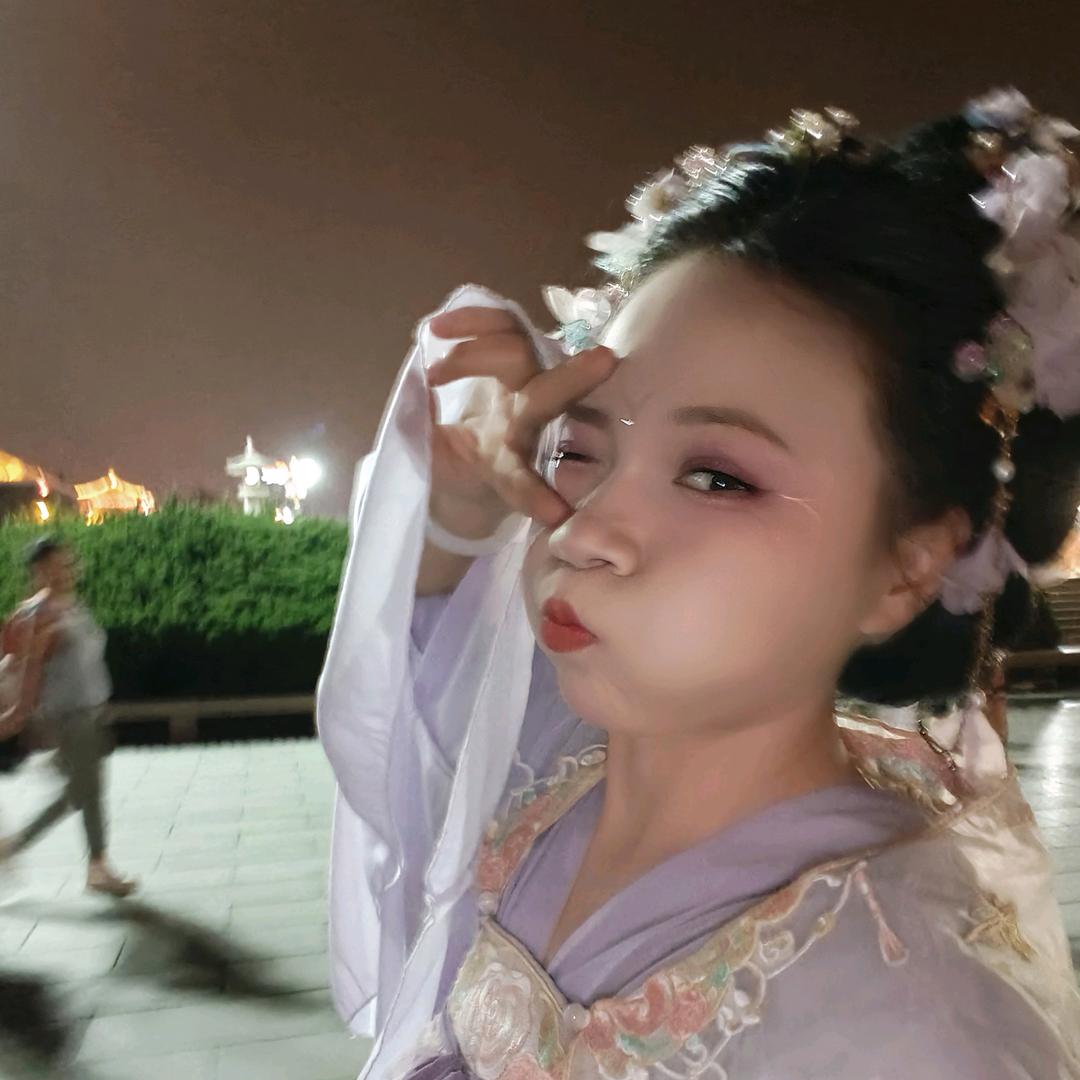 爱笑的女孩👧