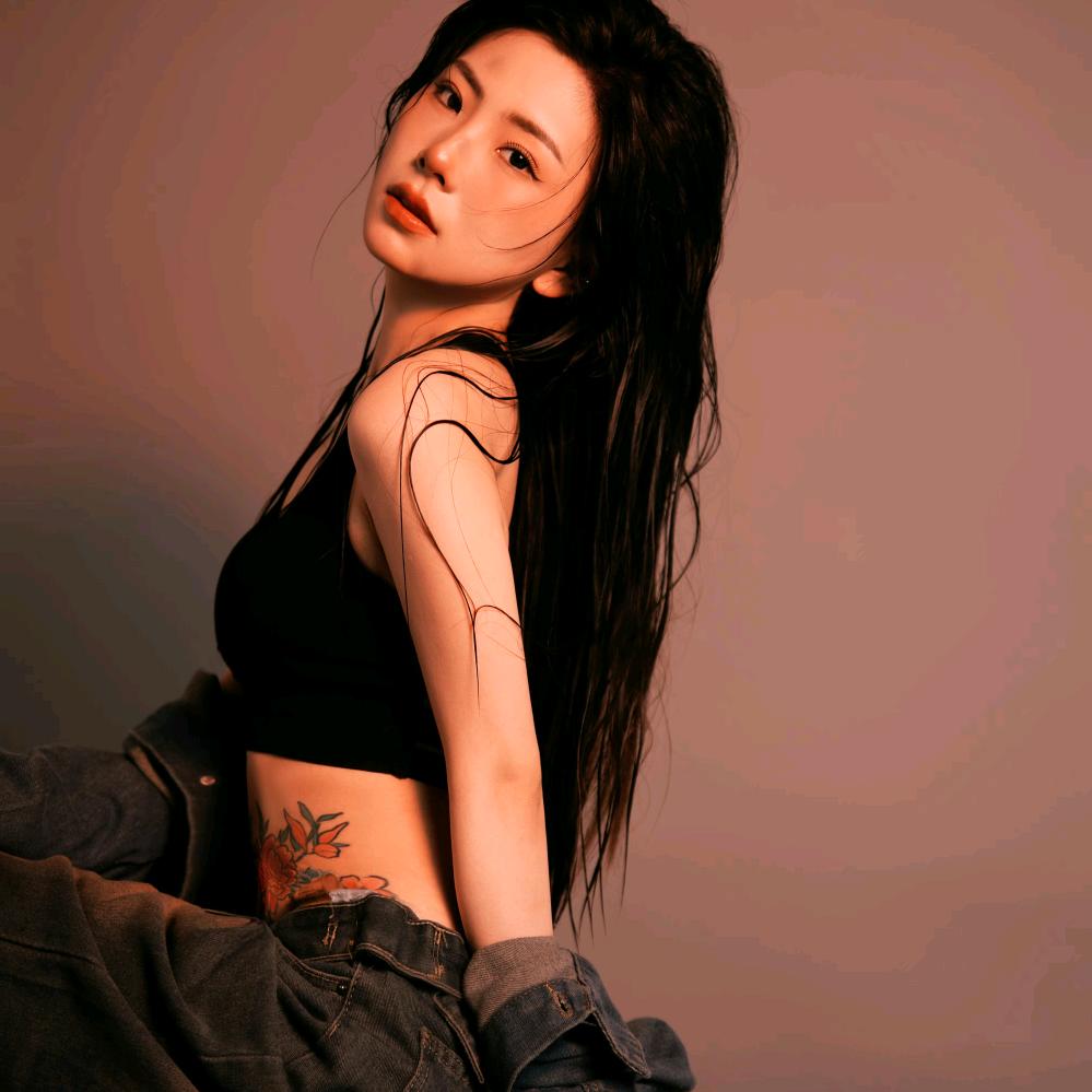 🐬座山雕旗下第一（遥知不是雪）🌺