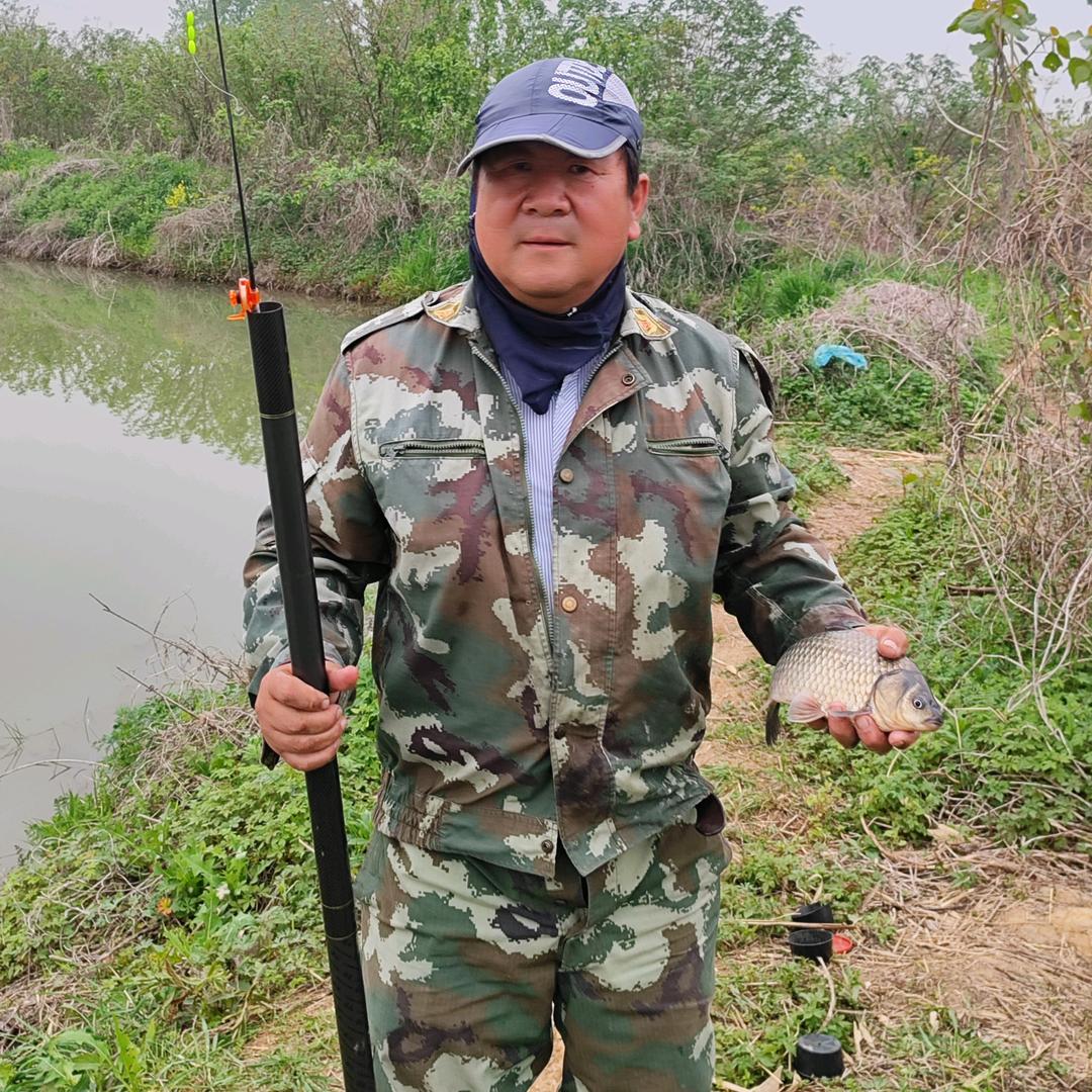 张荣贵爱钓鱼