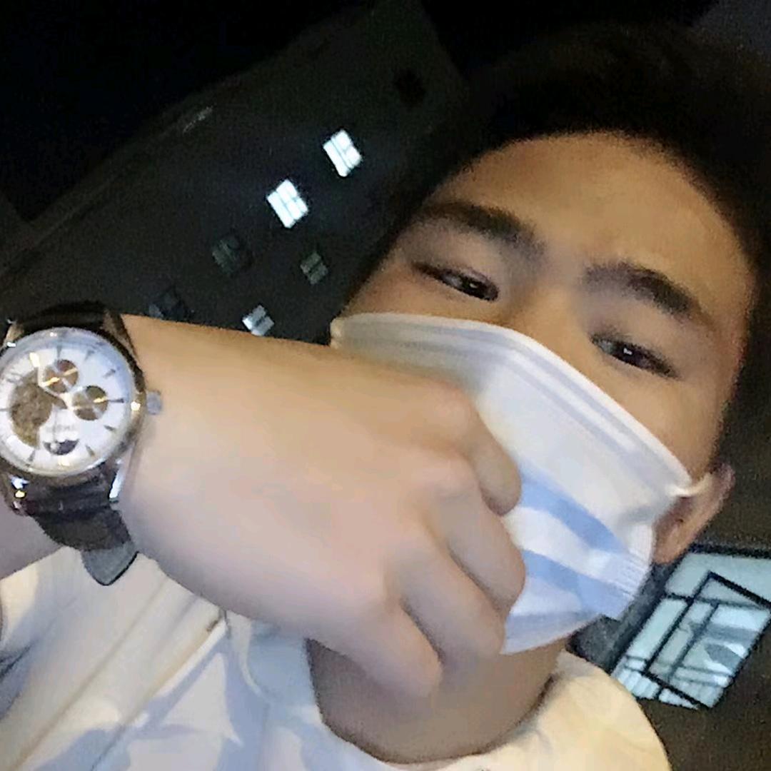 在角落里卖回忆的他