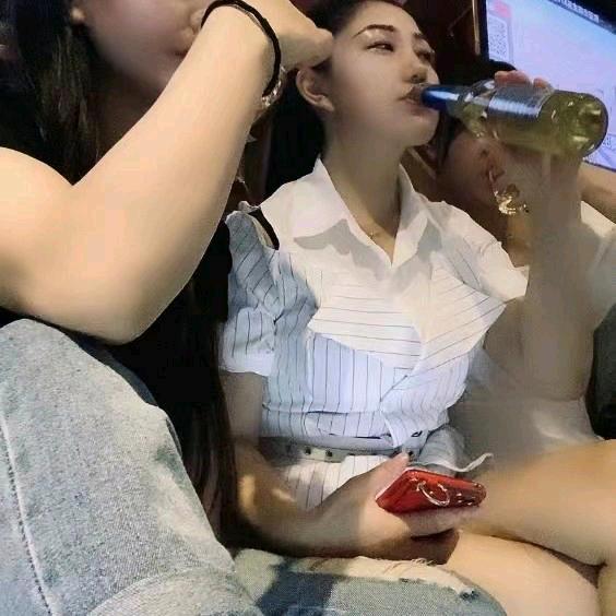 知后。连续点赞就拉黑