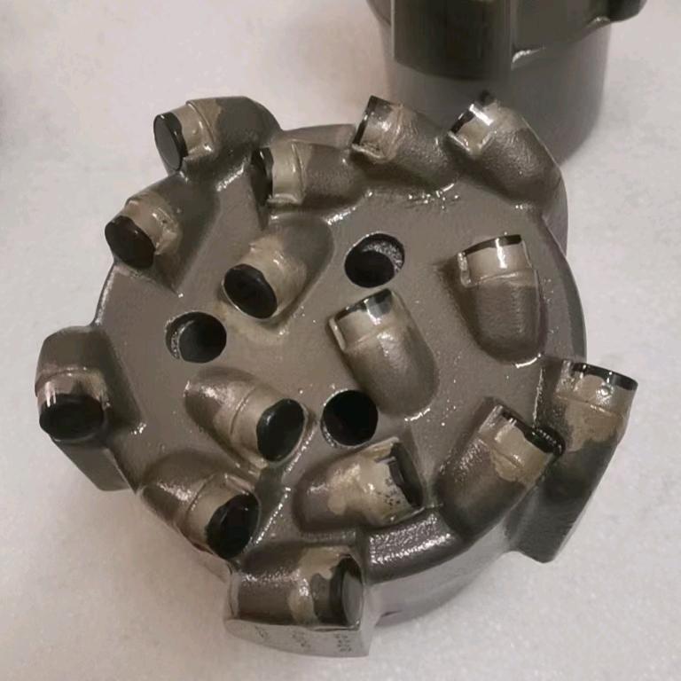 蔚蓝天空（煤矿电气）废旧钻头