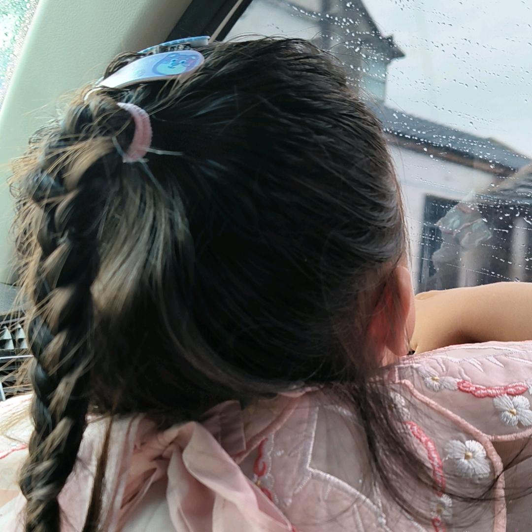 摆地摊的小姐姐