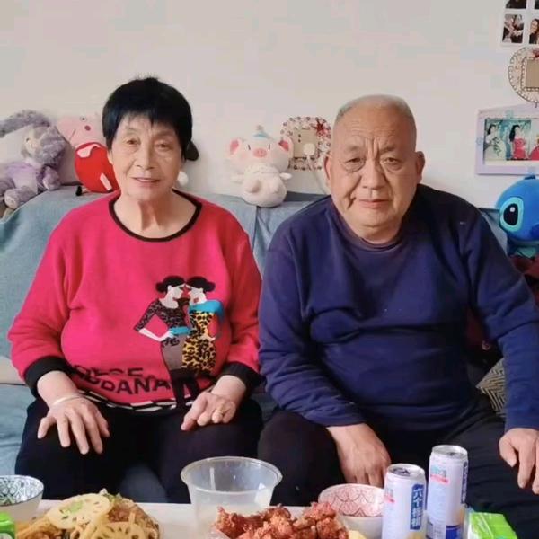 可爱的老两口