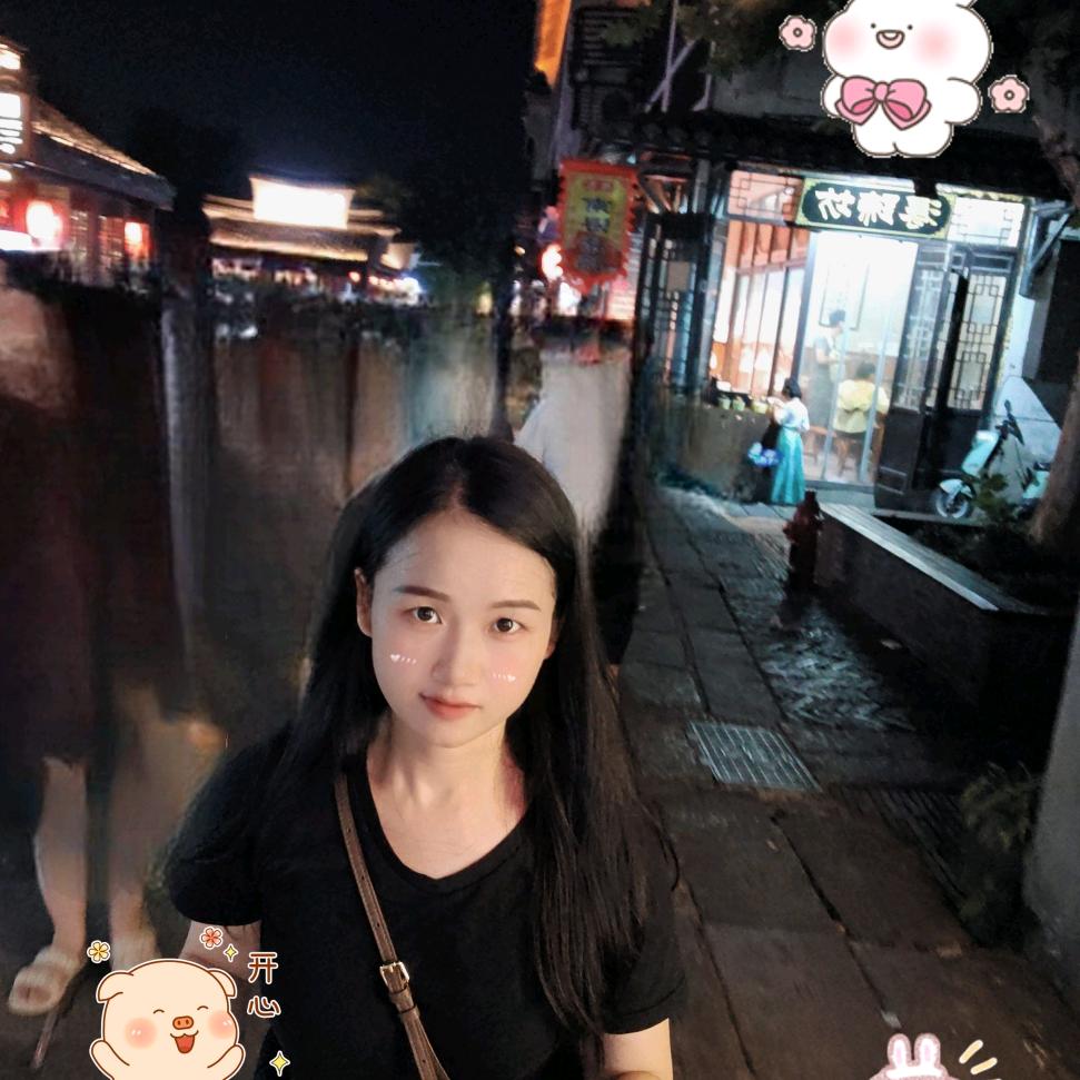 会做衣服的小姐姐