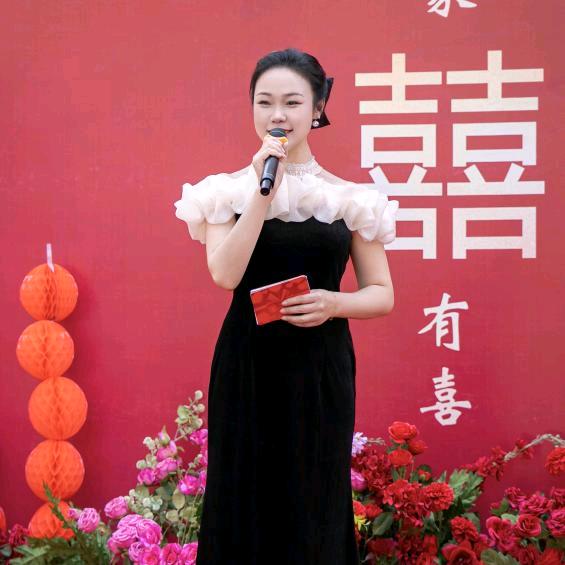护国镇（世纪新娘婚庆）诗怡