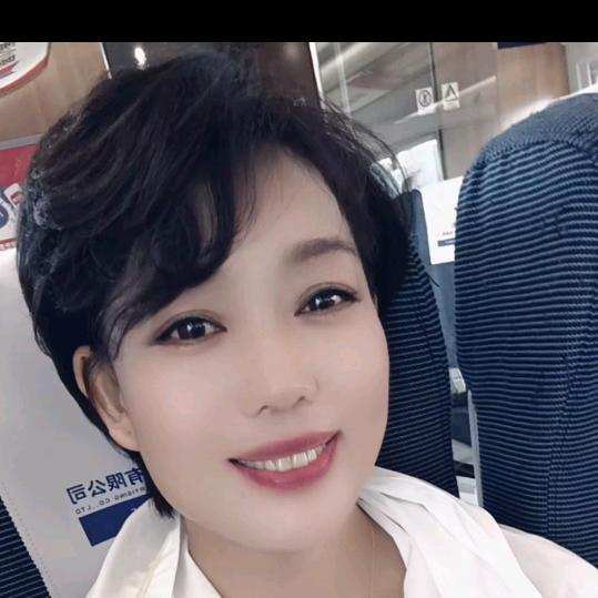 🇨🇳风雨无阻🇨🇳卖衣服的小姐姐