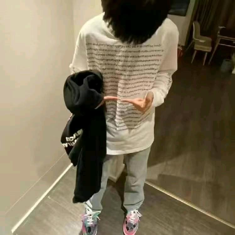 ( ｡• 👅 •｡｀)