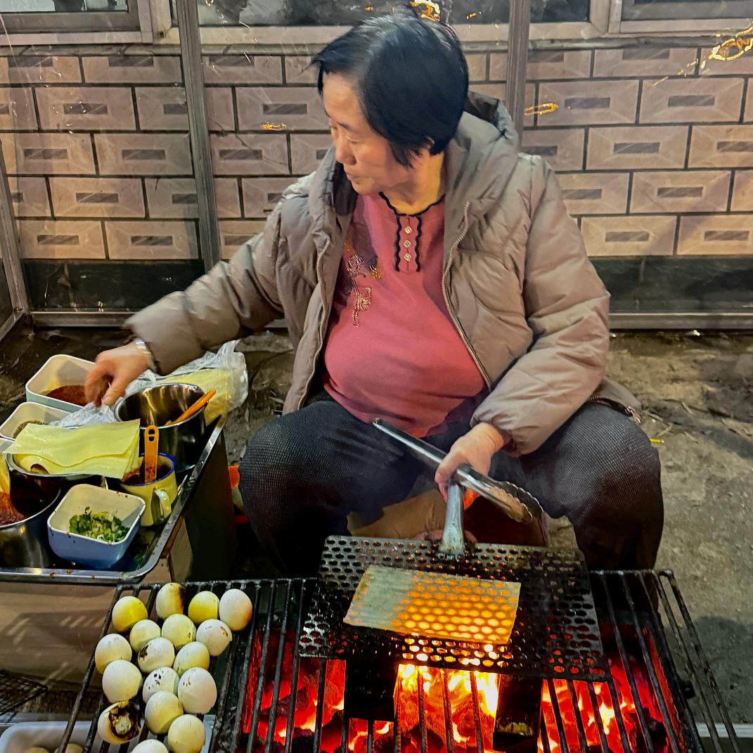 金岛烤玉米老太太地摊