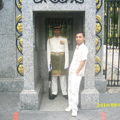搞装修的小青年