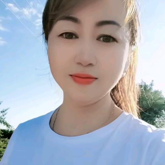 卖服装的小姐姐
