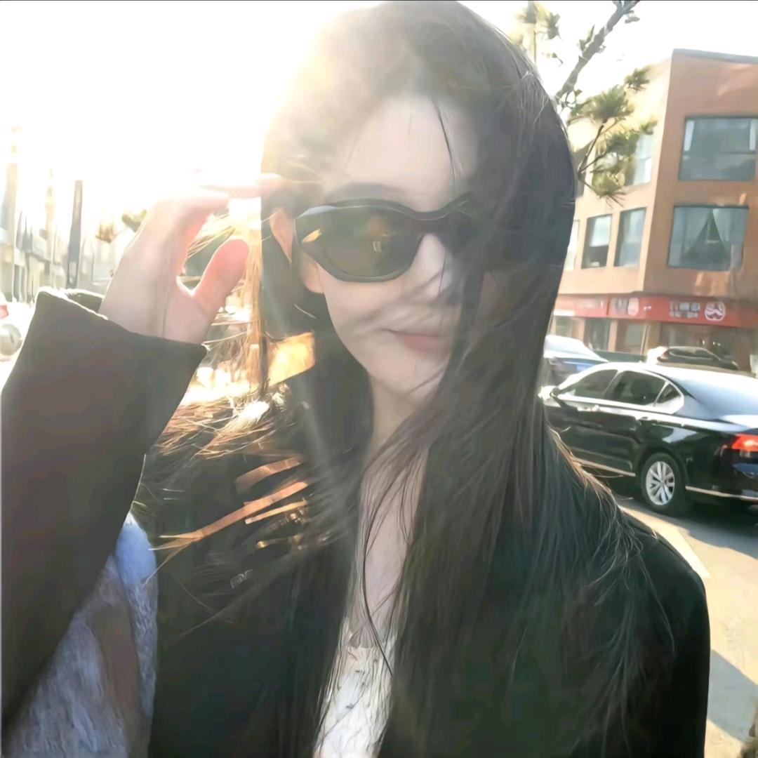 见到帅哥说哈喽..