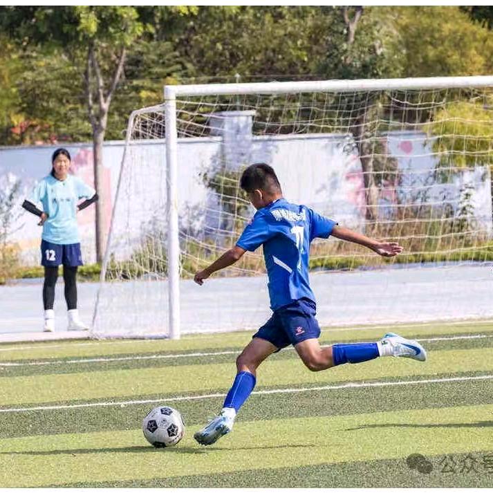 爱踢球的李永军