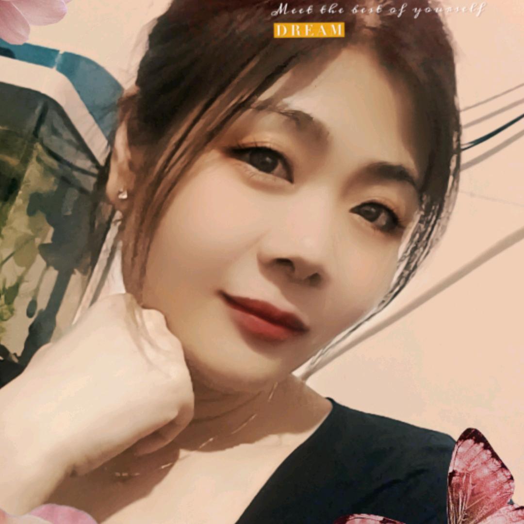 爱笑的女孩👧👧🌈🌈🌈