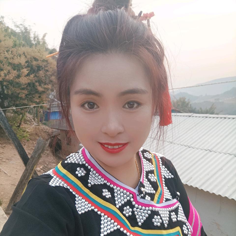 农村拉祜姑娘