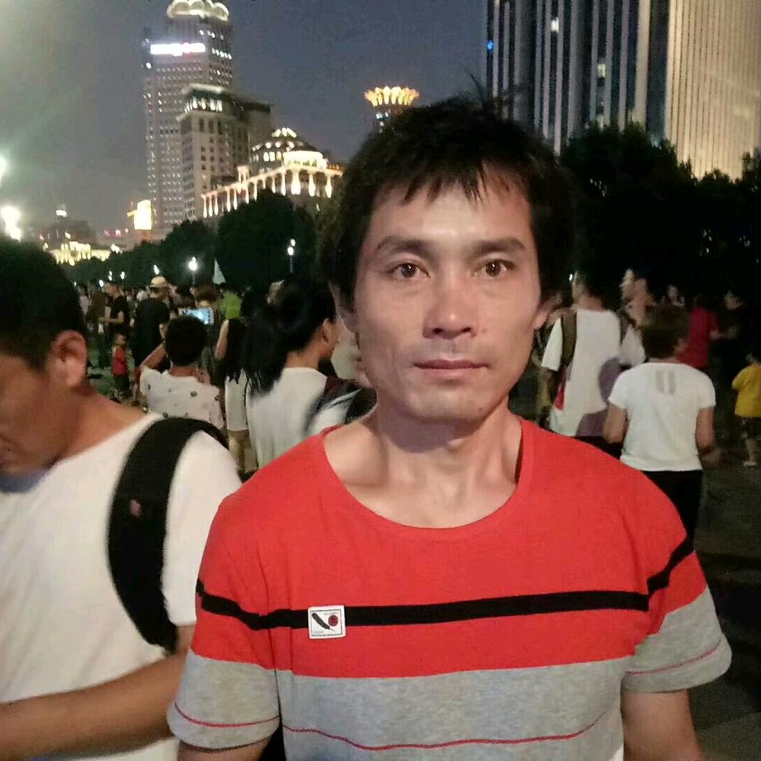 鲁R伟