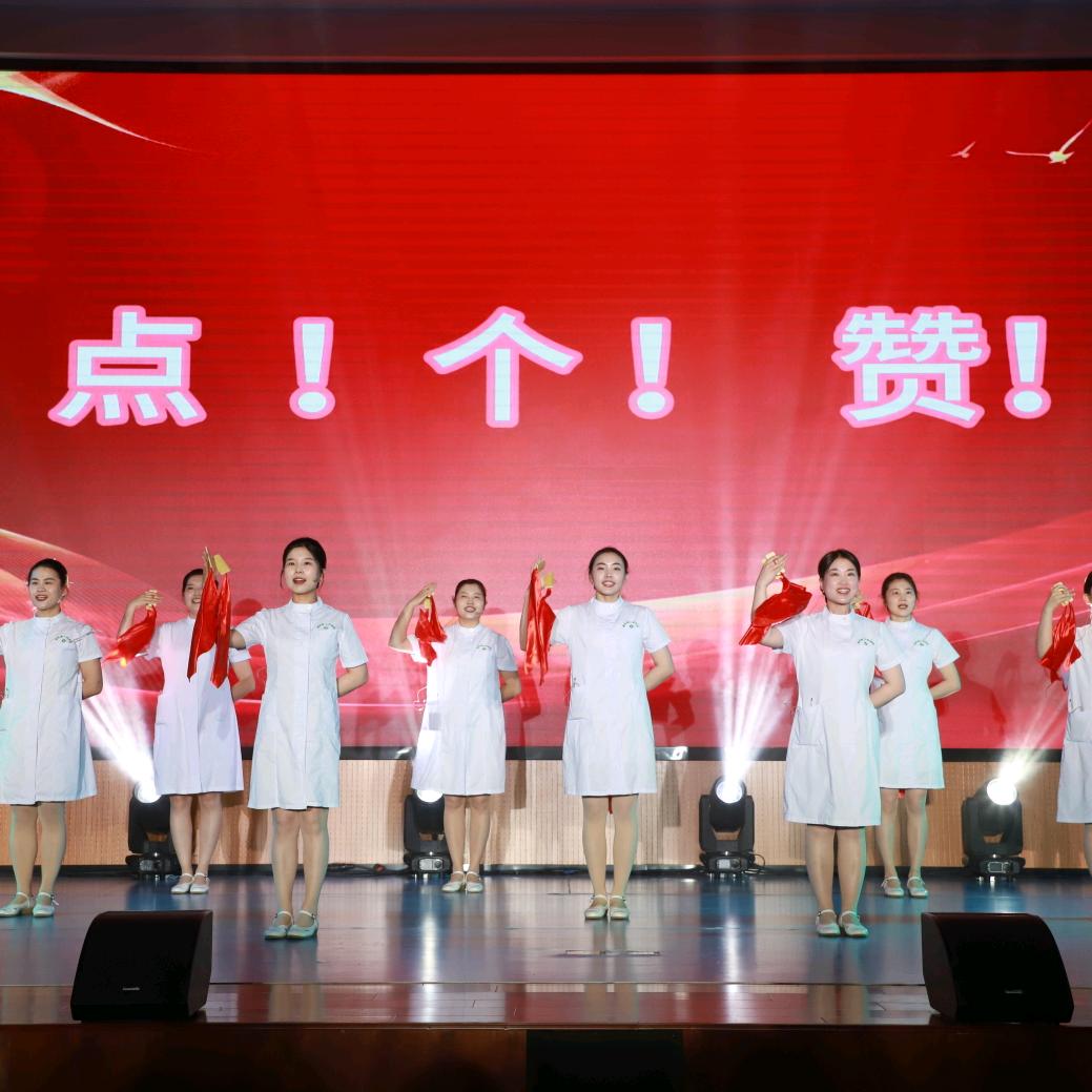 不秃头的白衣人