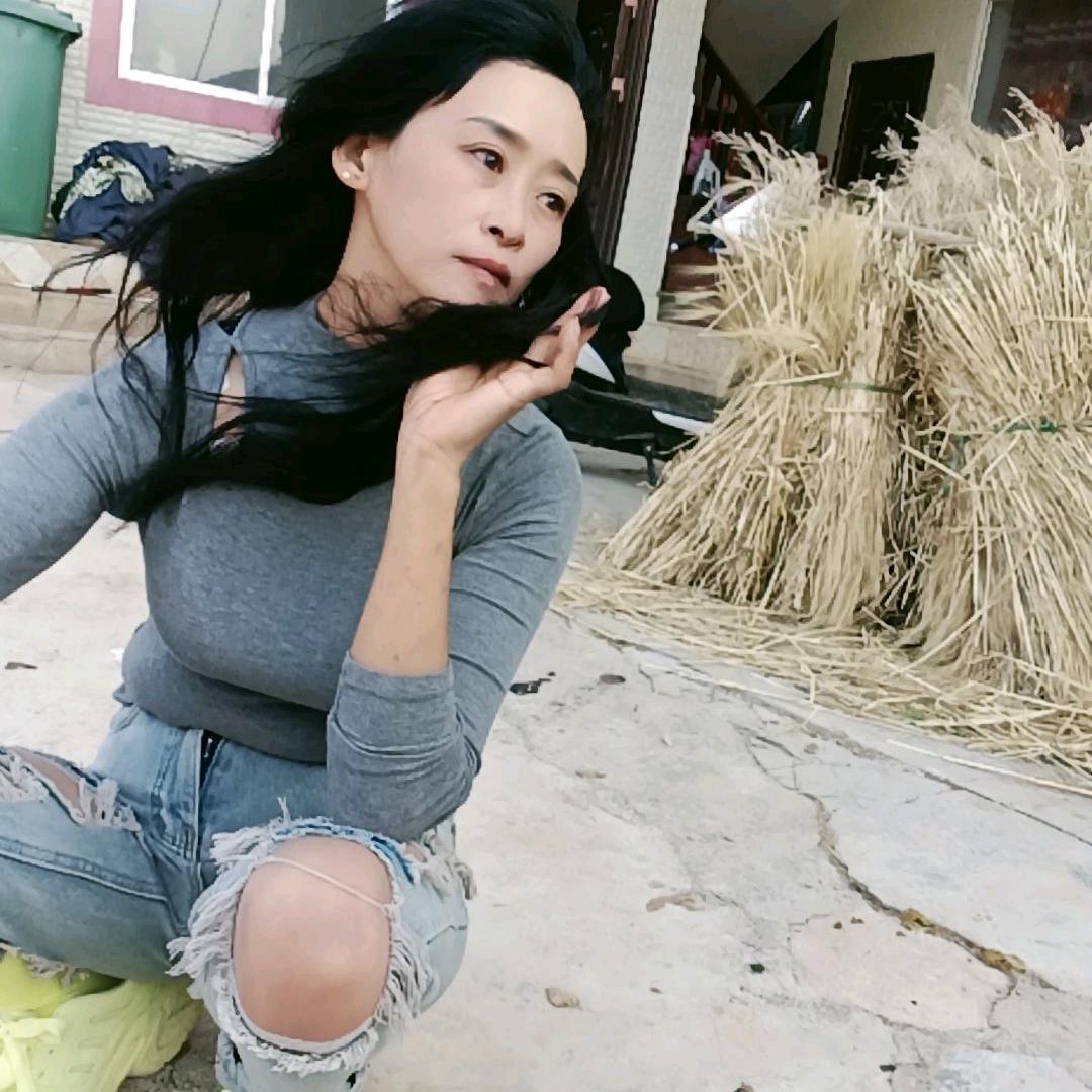 女王💔独守一座空城