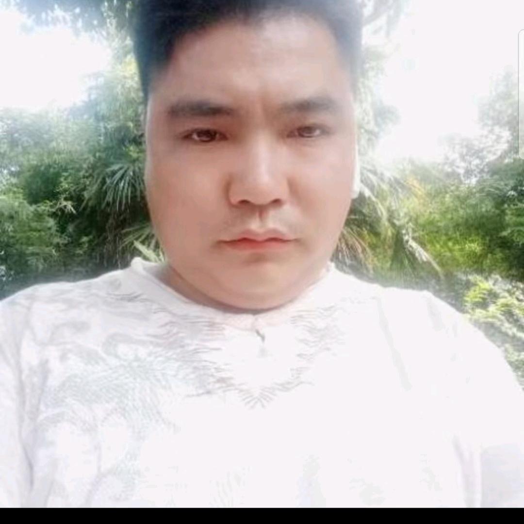 筠连县春风村13组。何学彬
