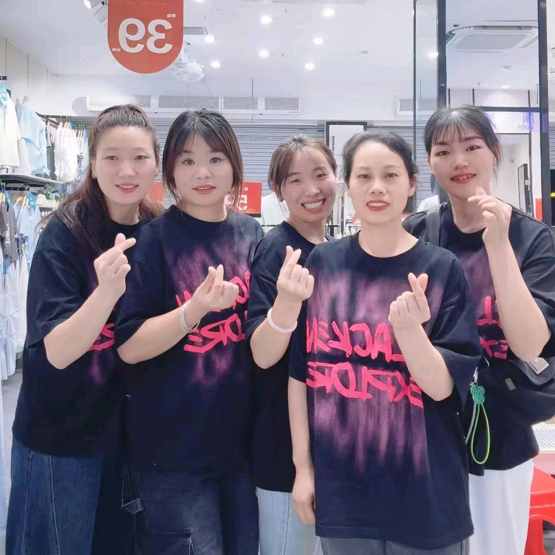 快鱼服饰大妹子