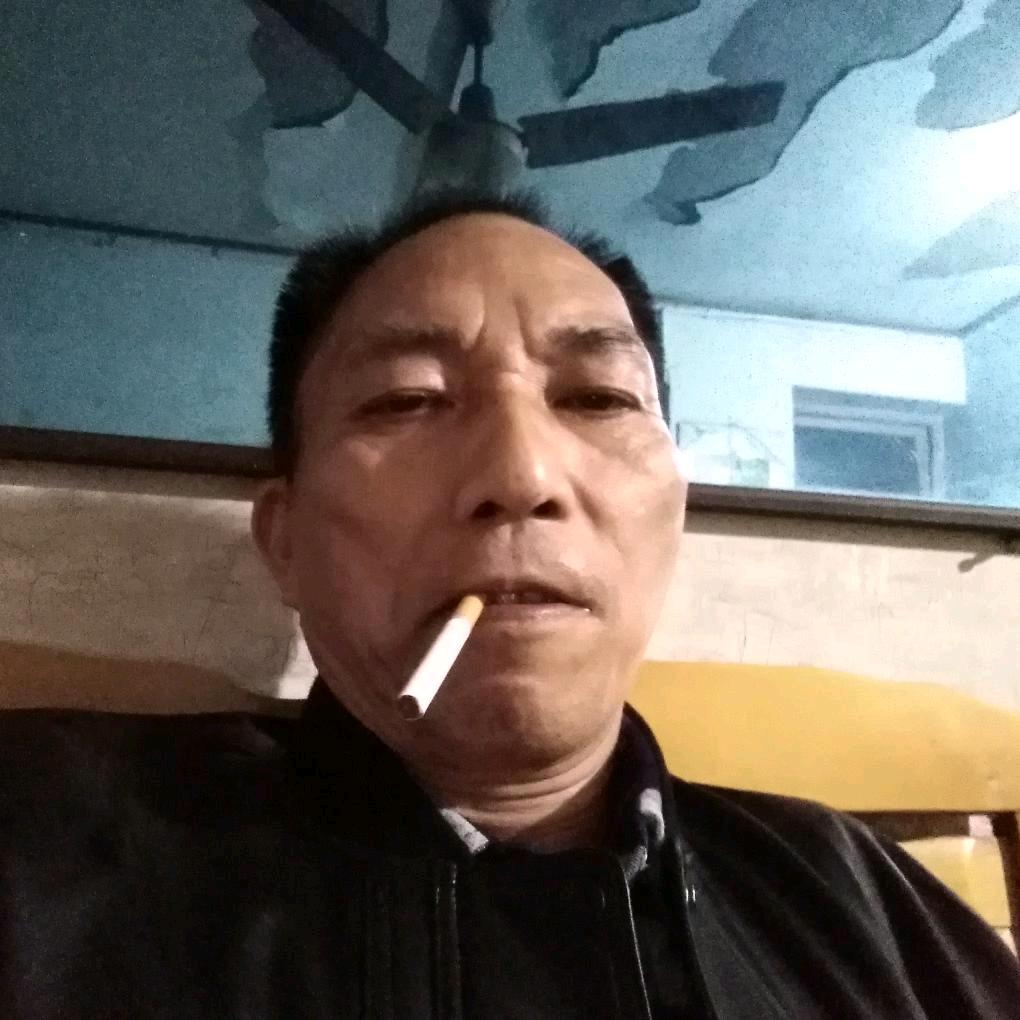 华英雄，轻舞飞扬