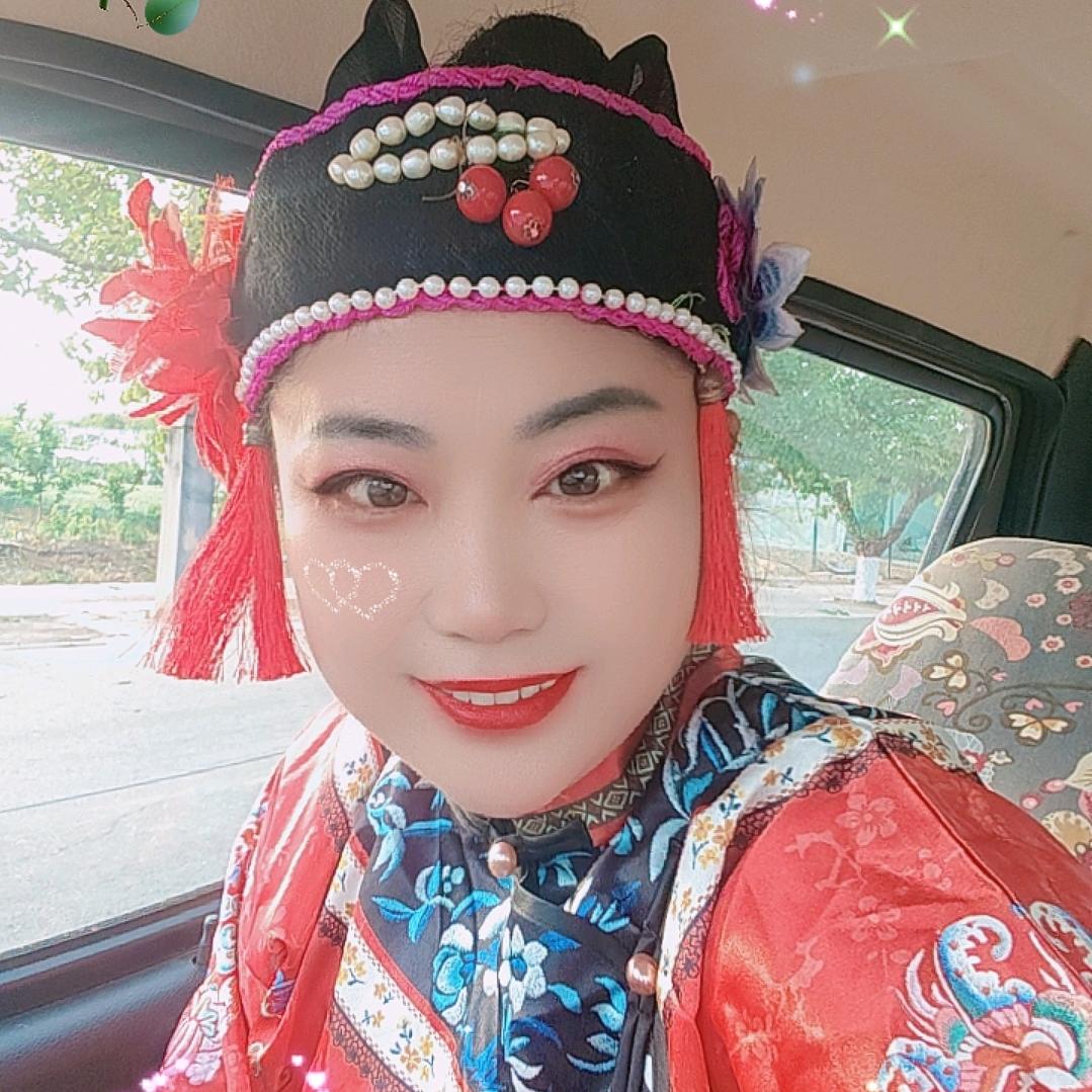 湾湾（东方华韵鼓队承接各种庆典演出）