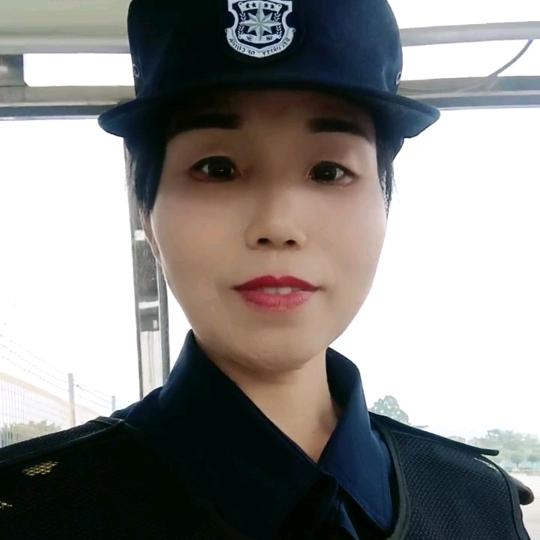 单身妈妈，尽心，尽职，尽责。