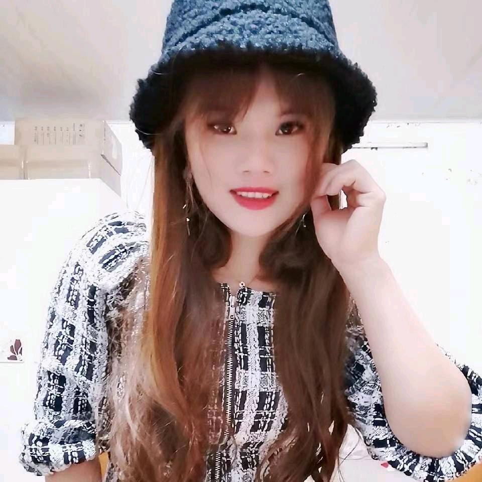 丽丽  苗家妹子