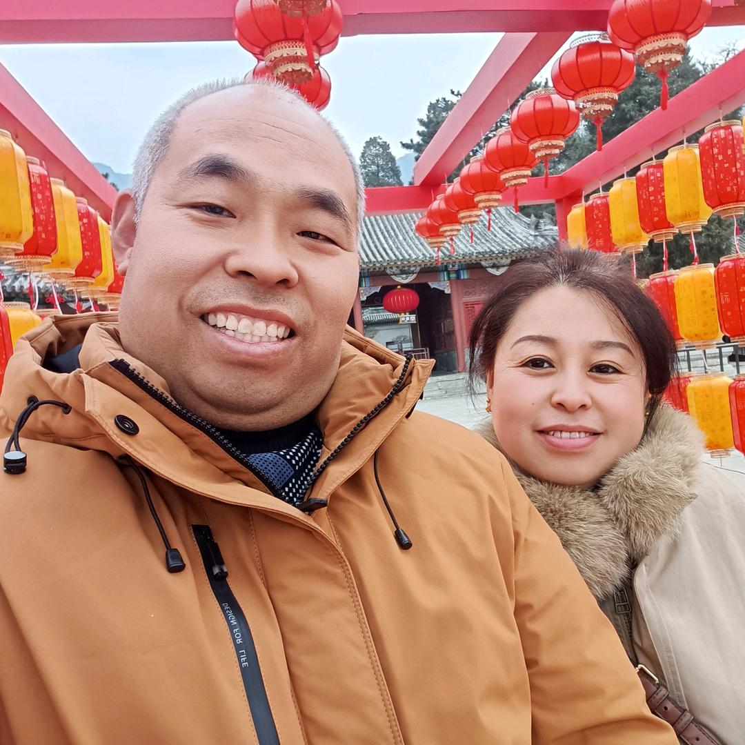 东贸服装城川湘美食