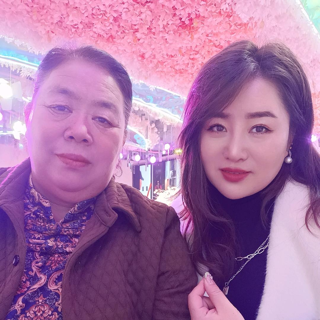 李甜.