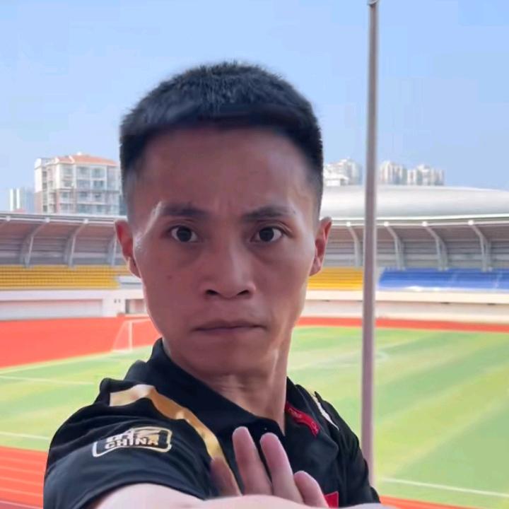 黄老师为什么不回私信👊😡