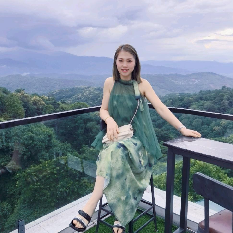 卖牛肉🥂小姐姐.