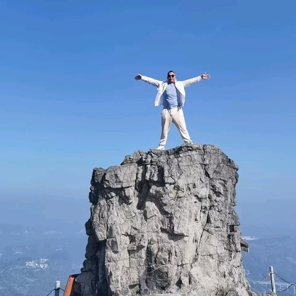 手握百财三公子