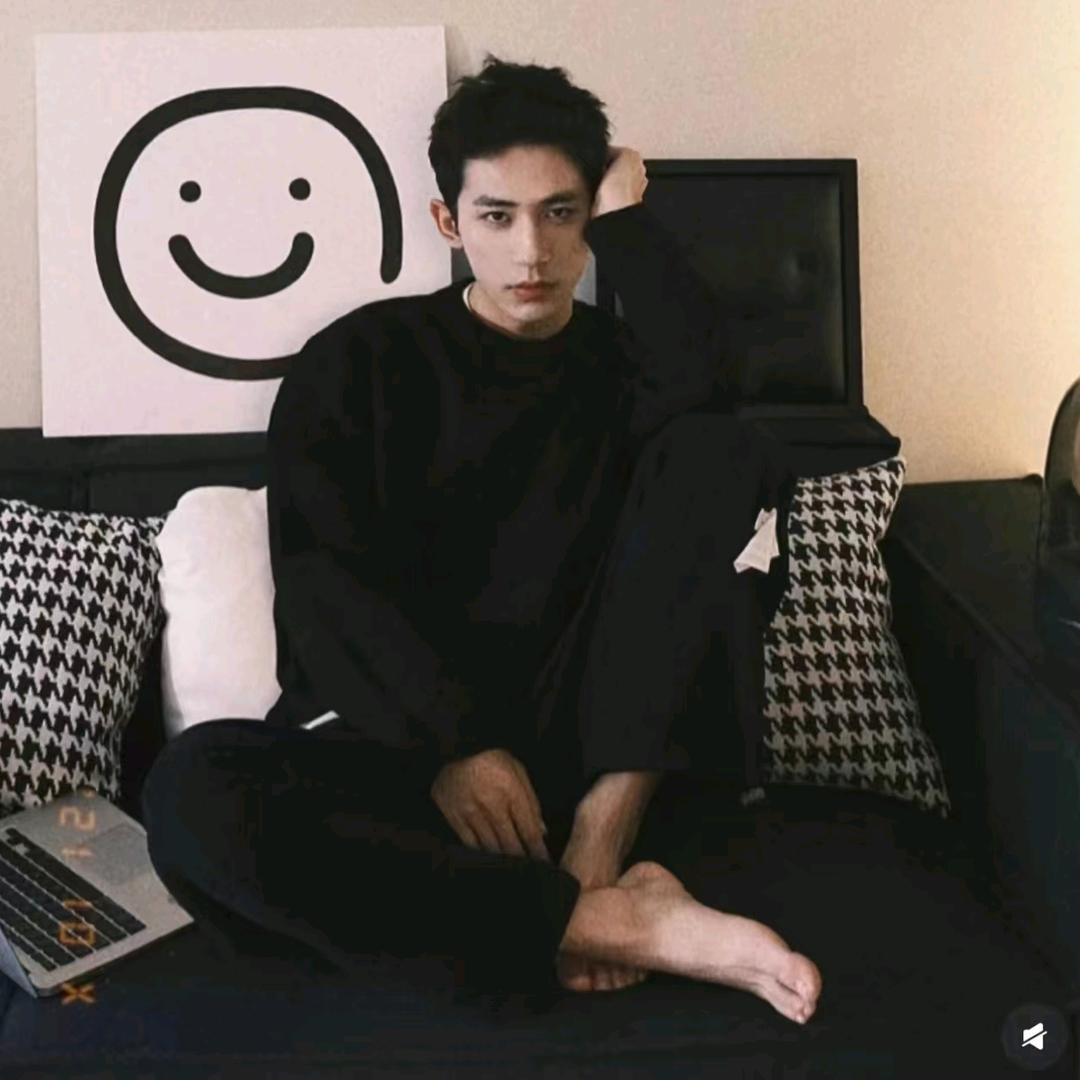 Simon   ⃤