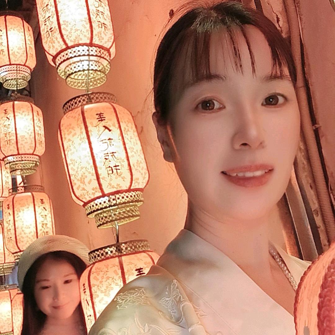 英子