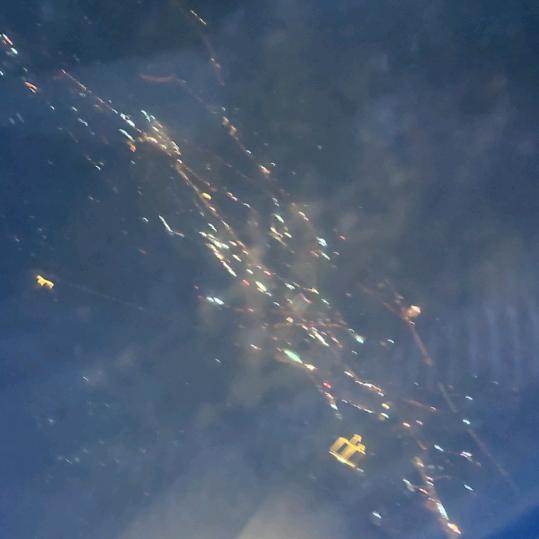 小何