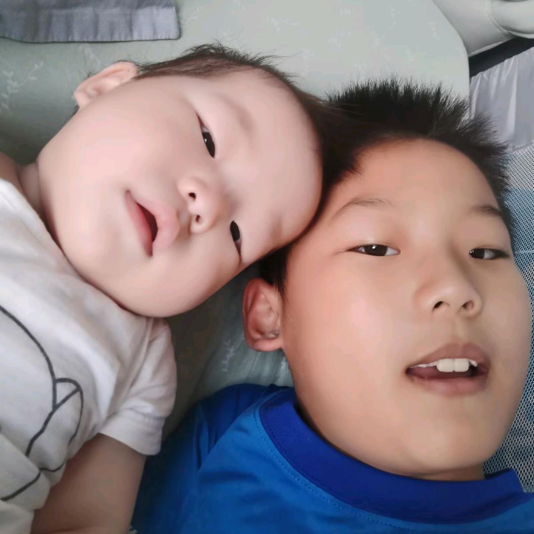 依依