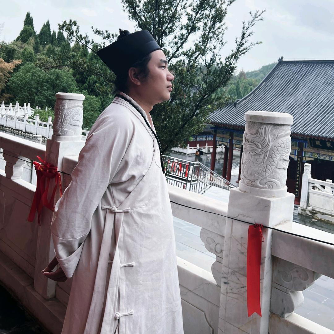 凤凰山白衣道长