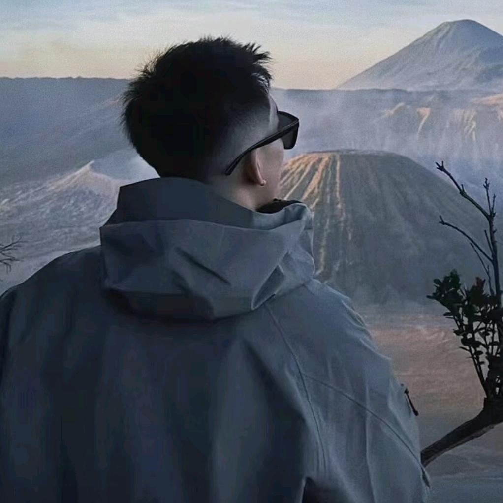 雨季蒙胧谁的眼眶