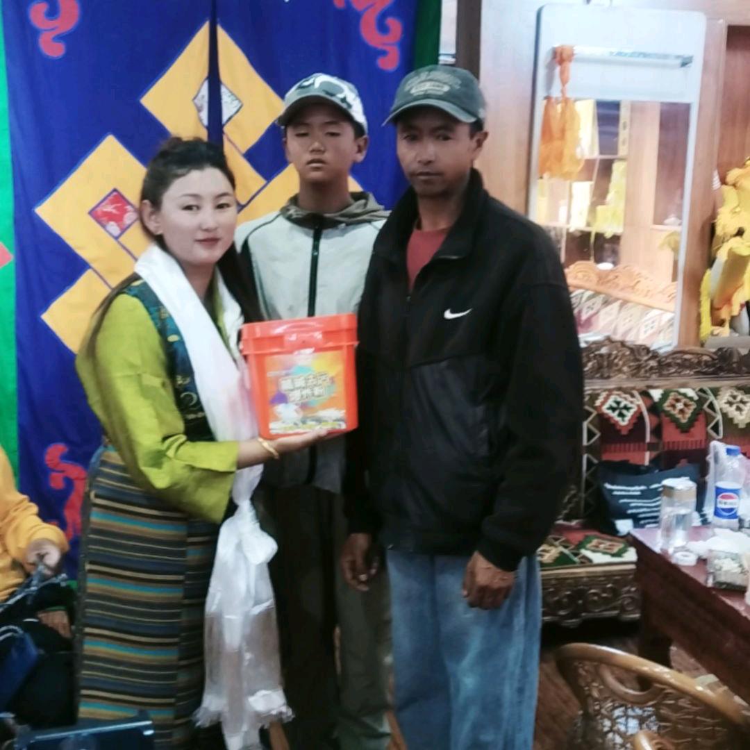 普帕尔仓边巴旦增