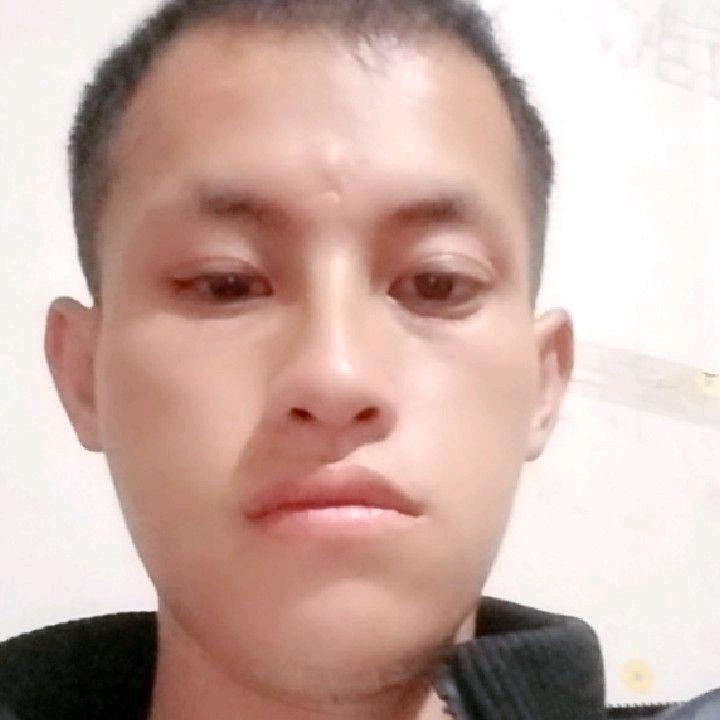 何伟容