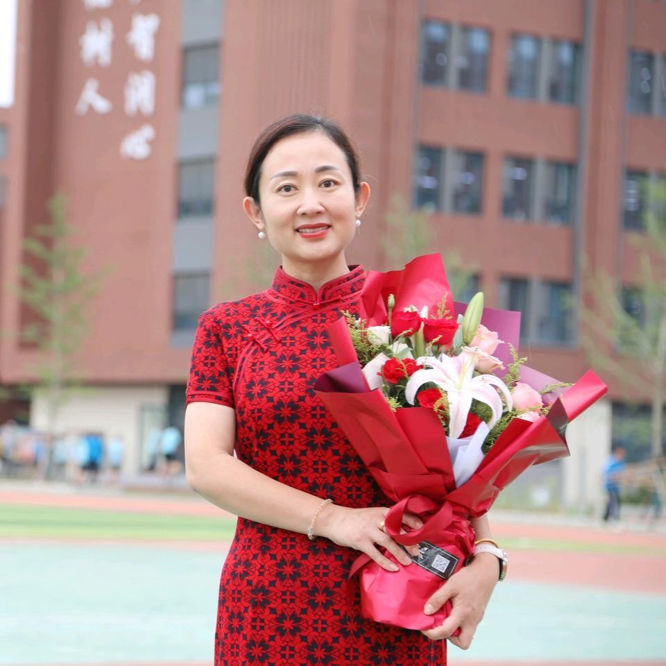 冀英庞校长