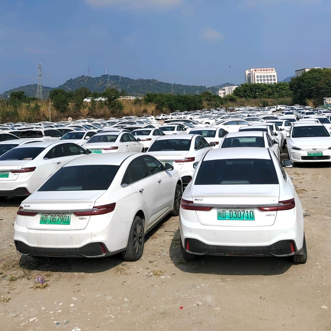 三人为众新能源汽车