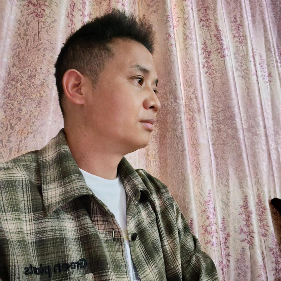 卷毛哥