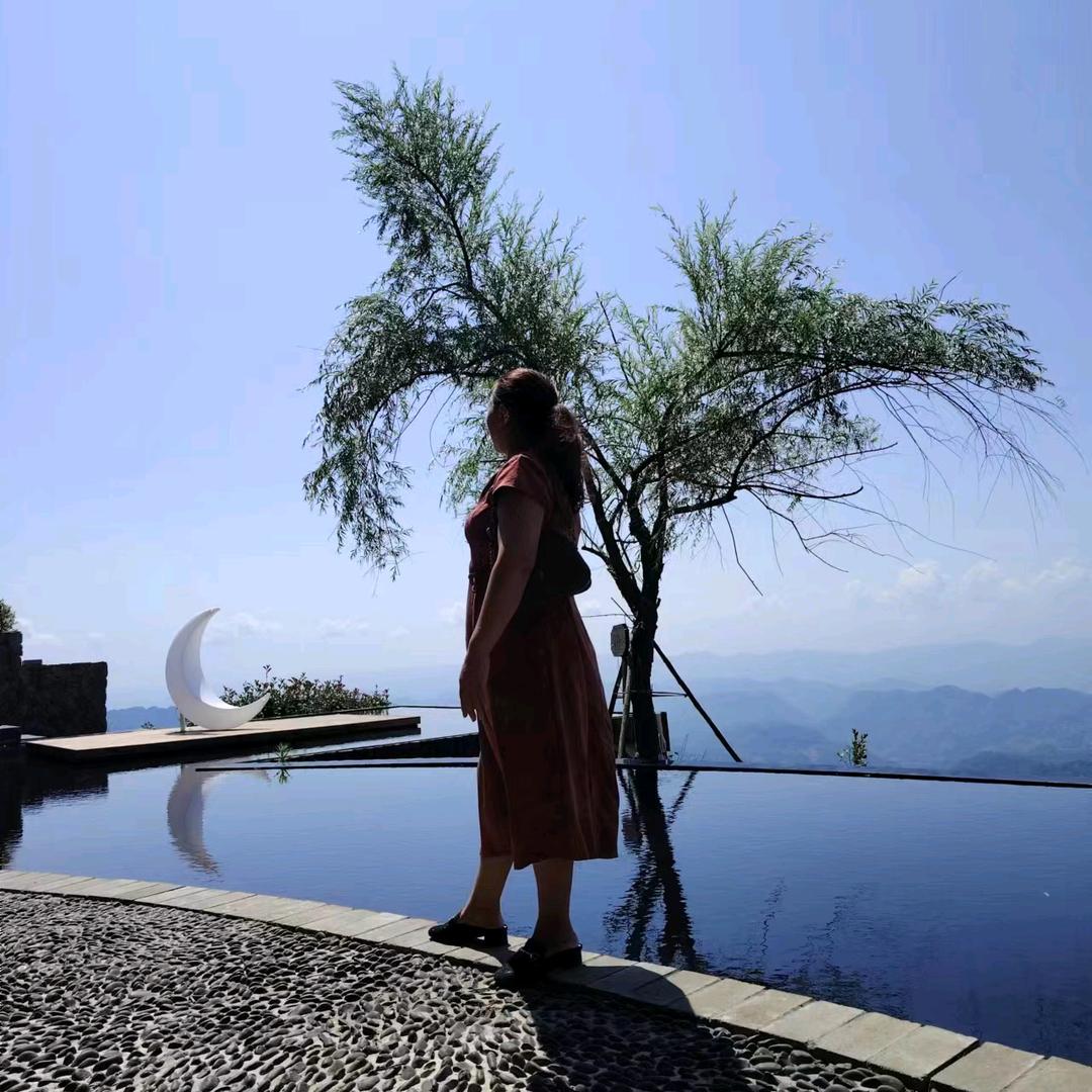 (ง˃̀ꄃ˂́)۶柠萌