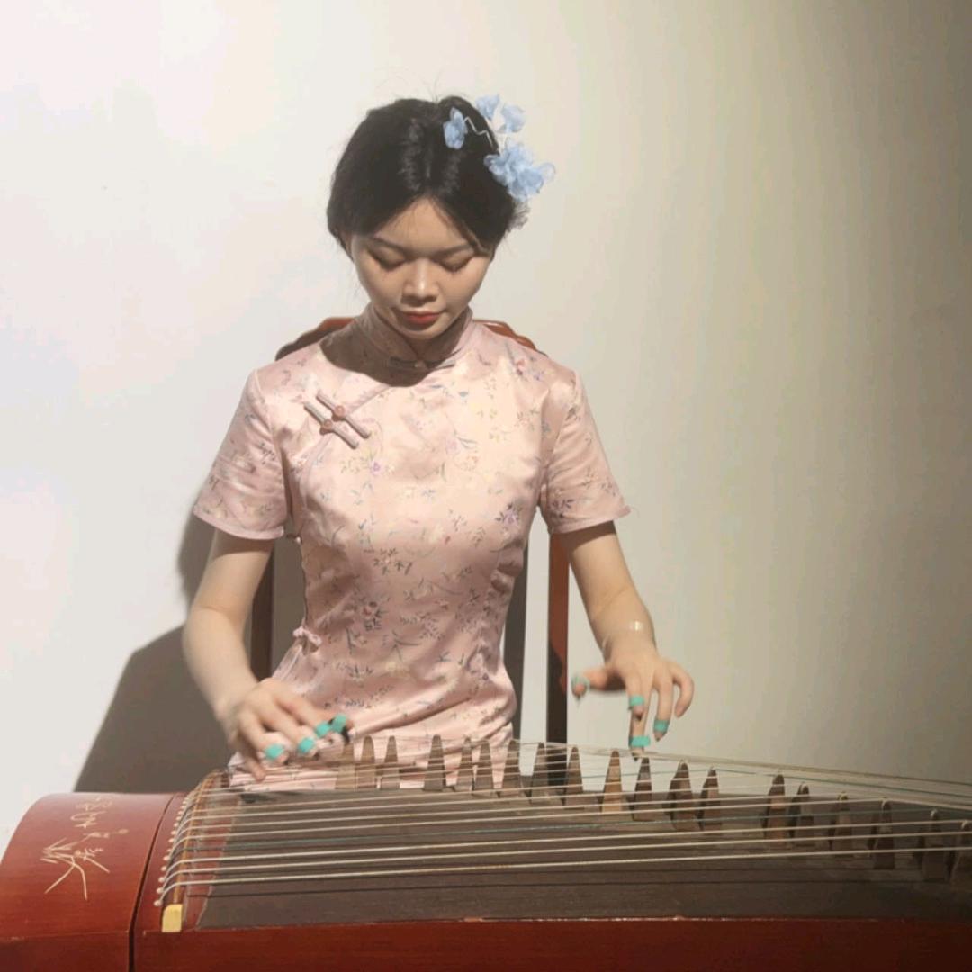 小清鸢🍃（学穿搭）