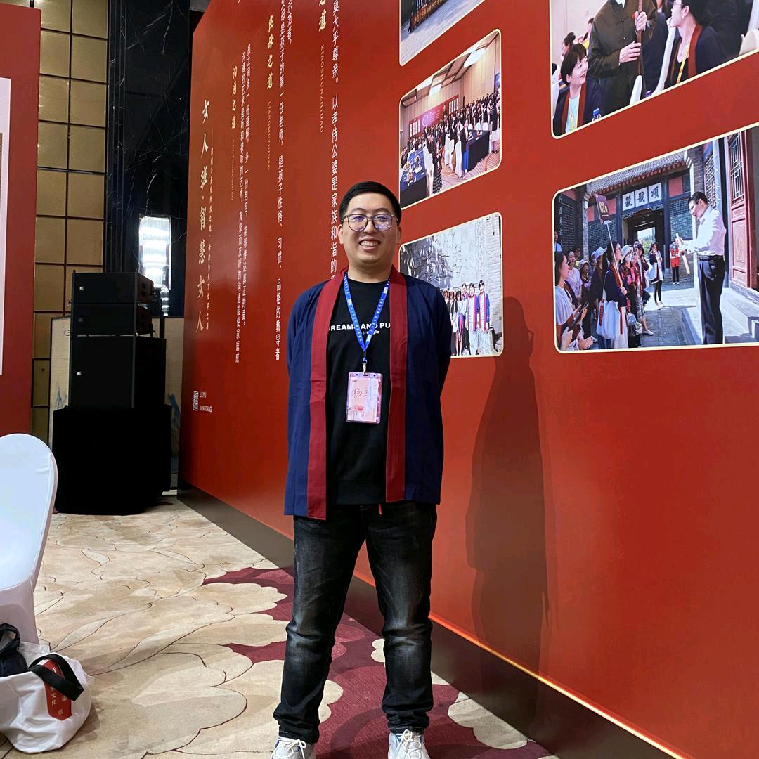 杨老师在吕梁教编程