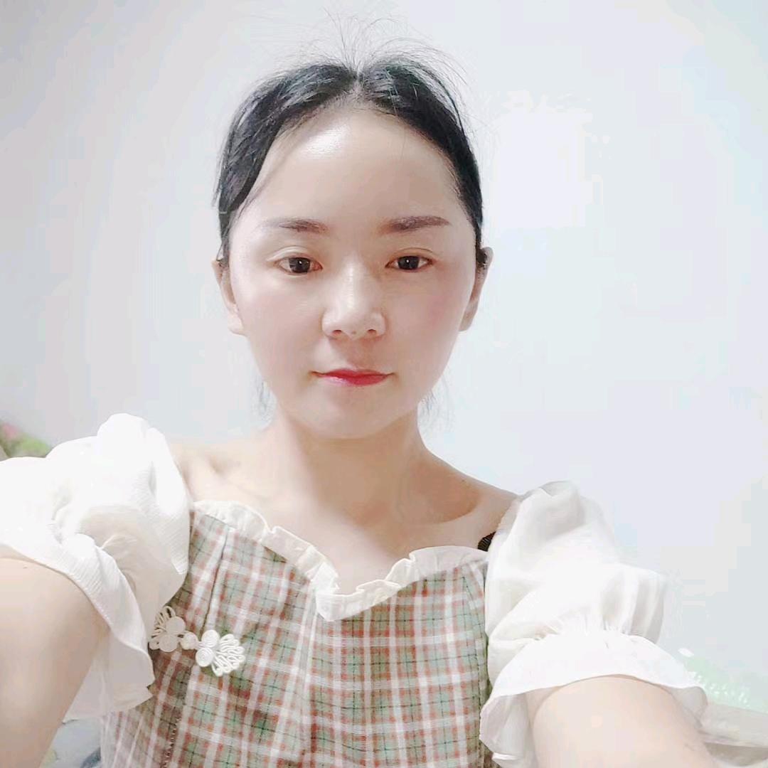 素素带两孩子摆摊