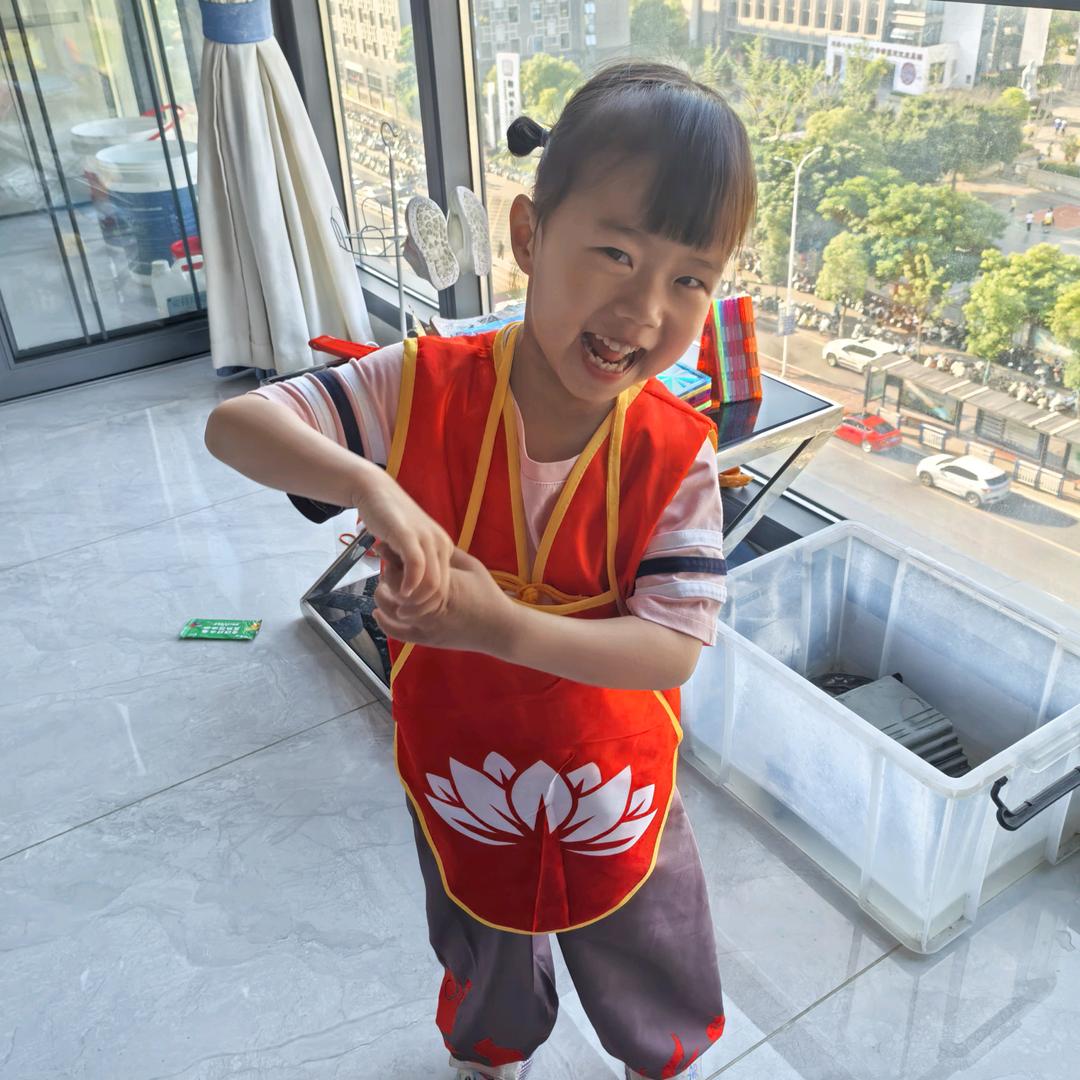 开心的奶奶爱跳舞